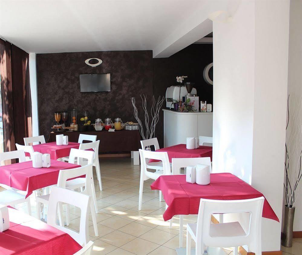 Residence Cigno Rimini Eksteriør billede